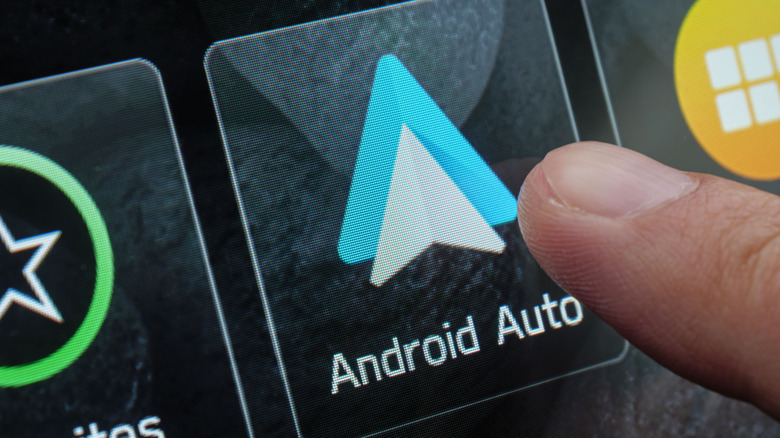 Four Handy Android Auto Applications for Vehicle Utilization