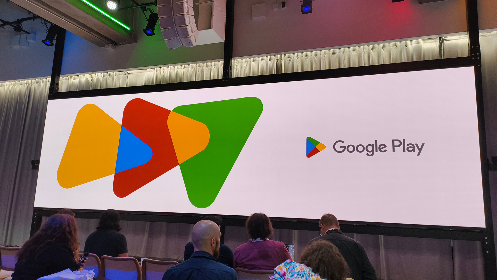 Google Play Enriches with AI Capabilities: Unveiling Ask Play and Play Shorts