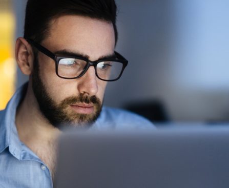 How Display Screens Can Damage Your Eyes and Methods to Avoid It