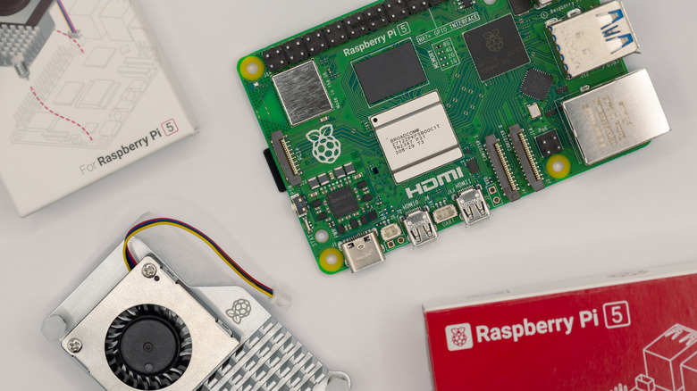 How to Reuse Old Monitors with a Raspberry Pi: 4 Creative Approaches