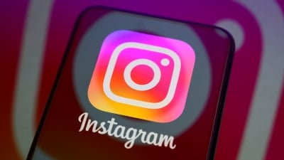 Instagram Introduces Instants Tool for Sending Disappearing Photo Dumps to Friends