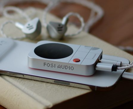 Magnetic Headphone Amplifier featuring DAC and Display Tailored for iPhone