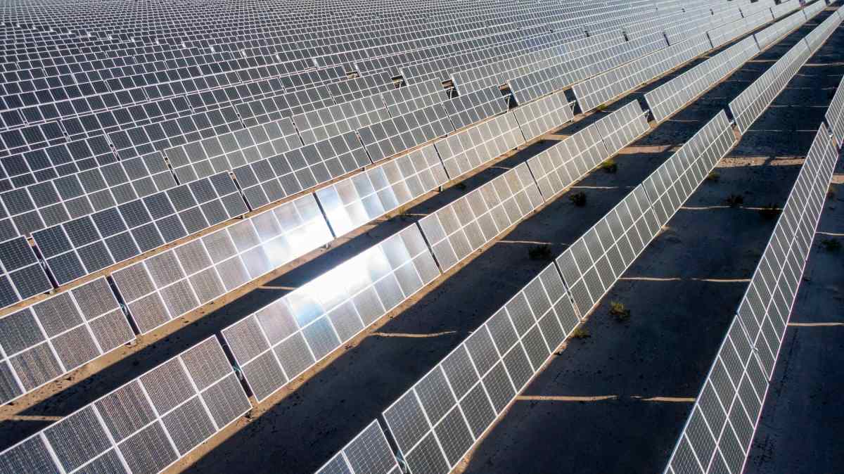 Microsoft's AI Data Center Expansion Clashes with Clean Energy Objectives