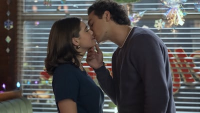 Off Campus Review: This College Hockey Romance is a Real Puck-Sized Delight