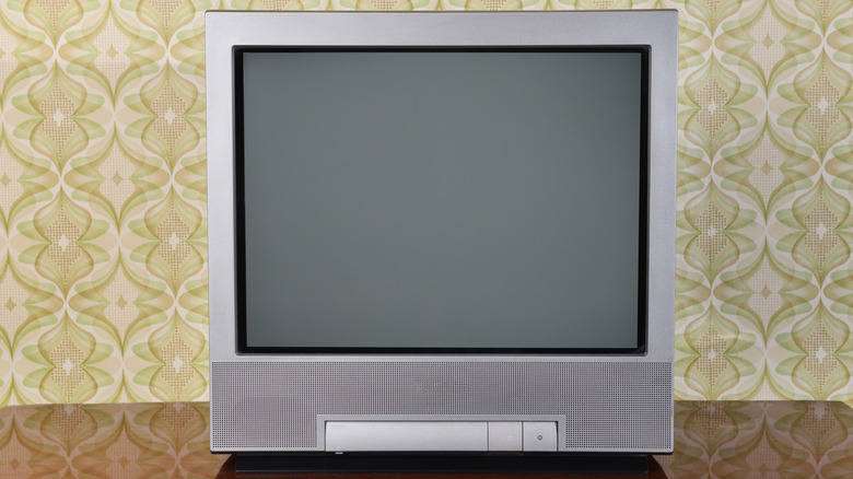 Reasons Why CRT Displays Are Favored by Retro Enthusiasts: 7 Essential Factors