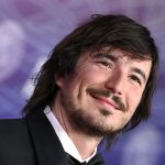 Riding an AI Surge, Robinhood Prepares for Second Retail Venture IPO
