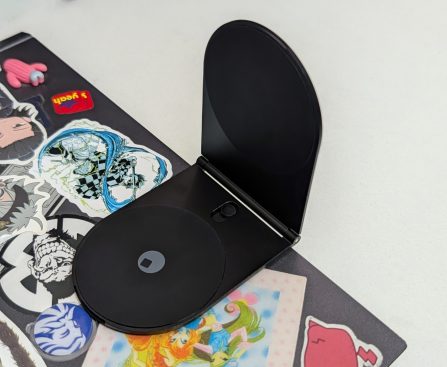 "Rolling Square's Almost Unnoticeable Slim Magnetic Plate for Attaching Phones and Tablets to Displays"