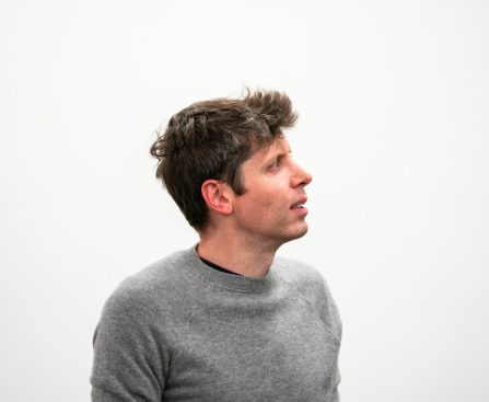 Sam Altman Extends 'Mic Drop' Offer to All Y Combinator Startups