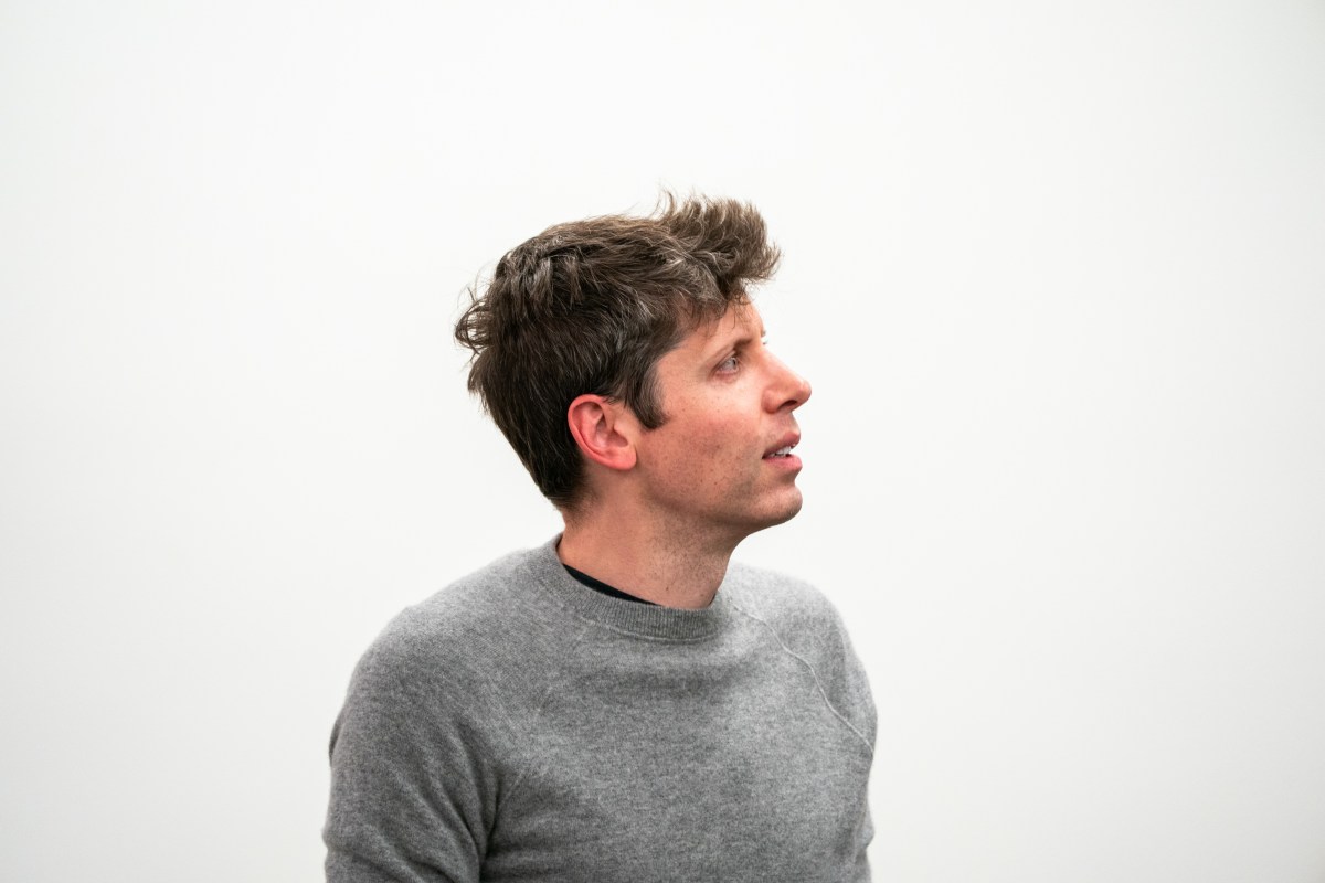 Sam Altman Extends 'Mic Drop' Offer to All Y Combinator Startups