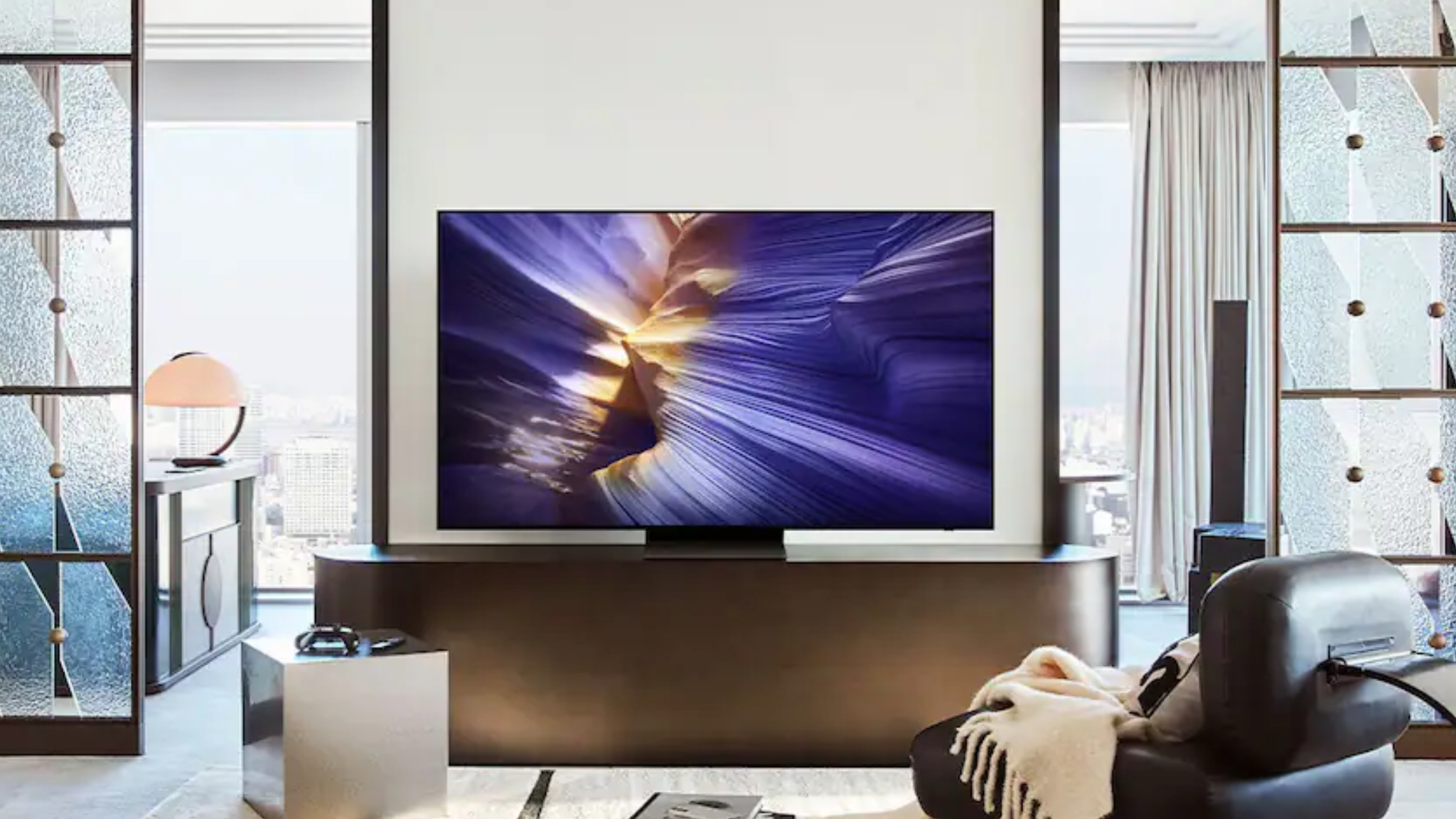 Samsung TV Sees $1,300 Price Cut at Best Buy Ahead of Memorial Day Weekend
