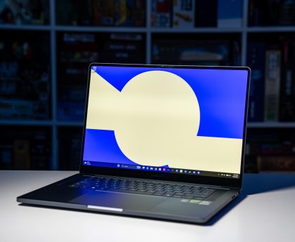 Samsung’s flagship laptop is a MacBook Pro clone gone awry