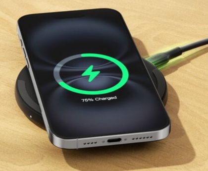 Simultaneous Phone Powering: Utilizing a Wireless Charger Alongside a USB Cable