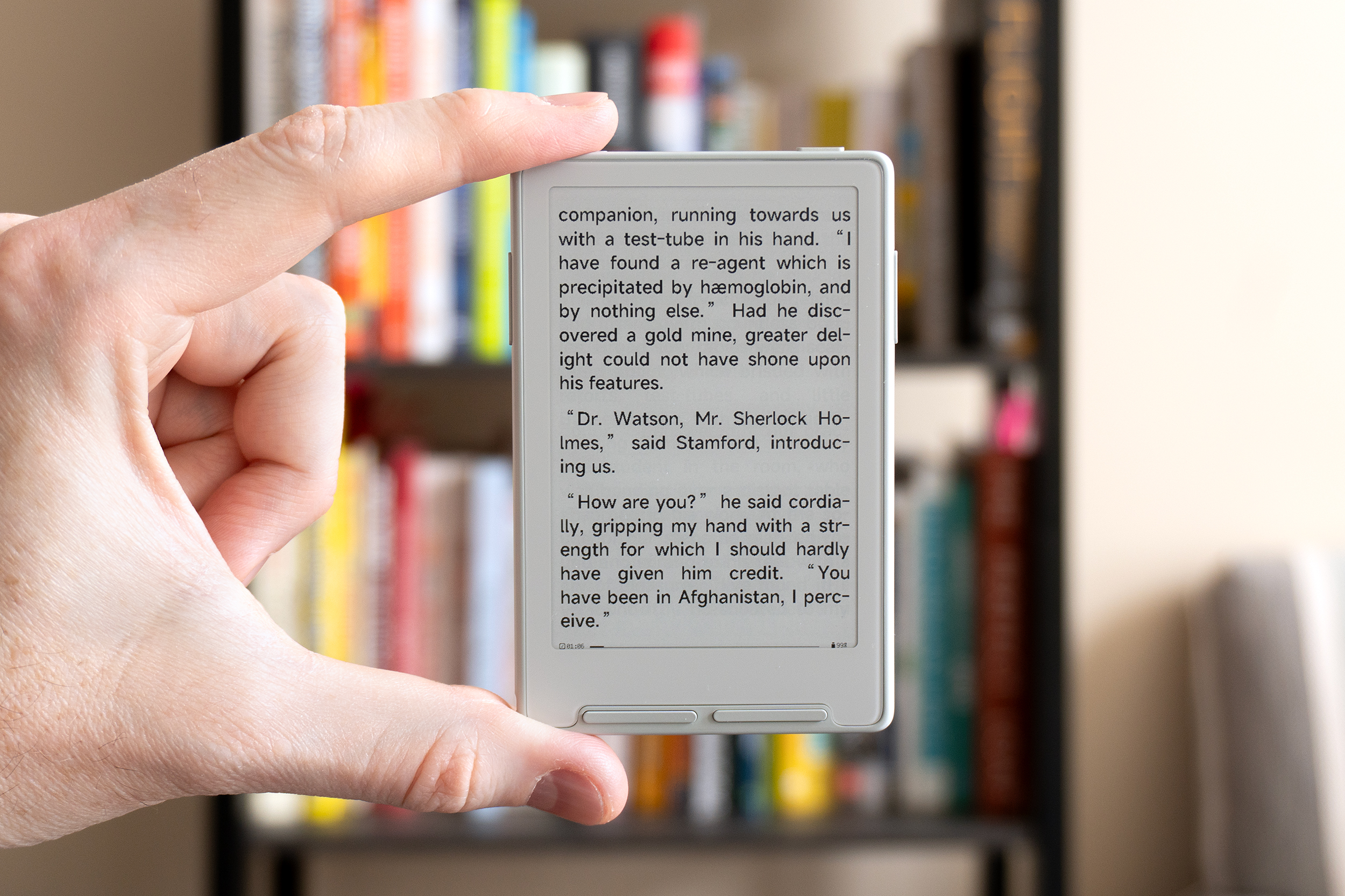 Some of Xteink’s credit card-sized e-readers are losing their standout feature