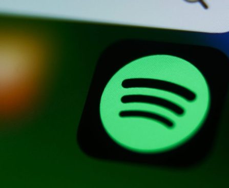 Spotify and Universal Music Agree on Deal for Fan-Made AI Covers and Remixes