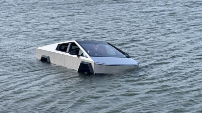 Tesla Cybertruck Tested in Lake for Wade Mode; Ends Poorly.