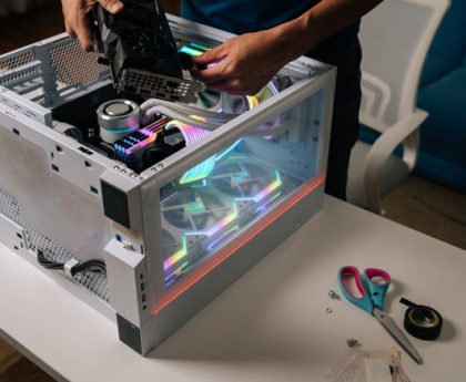 The Comeback of '90s Transparent Technology: Factors Behind Its Revival