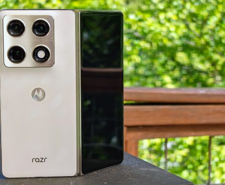 "The Exceptional Power of the Motorola Razr Fold Camera: Able to Detect Remote Objects with Stunning Clarity"
