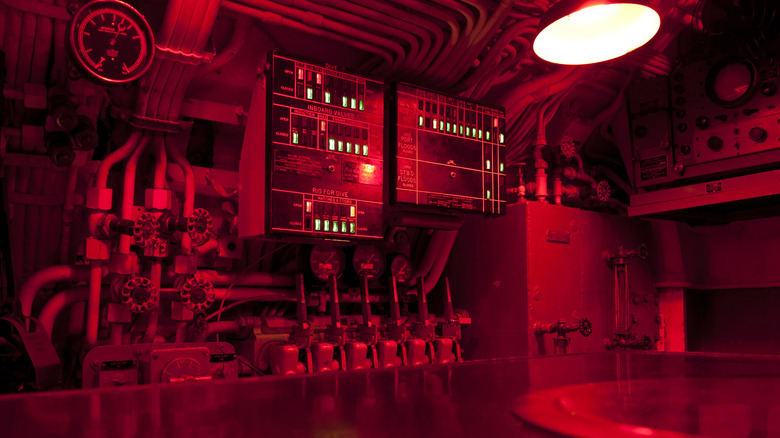 The Explanation for Why Submarines Use Red Lights in Night Operations