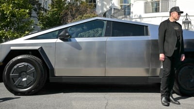 The Wheels of the Tesla Cybertruck Are Literally Coming Off.
