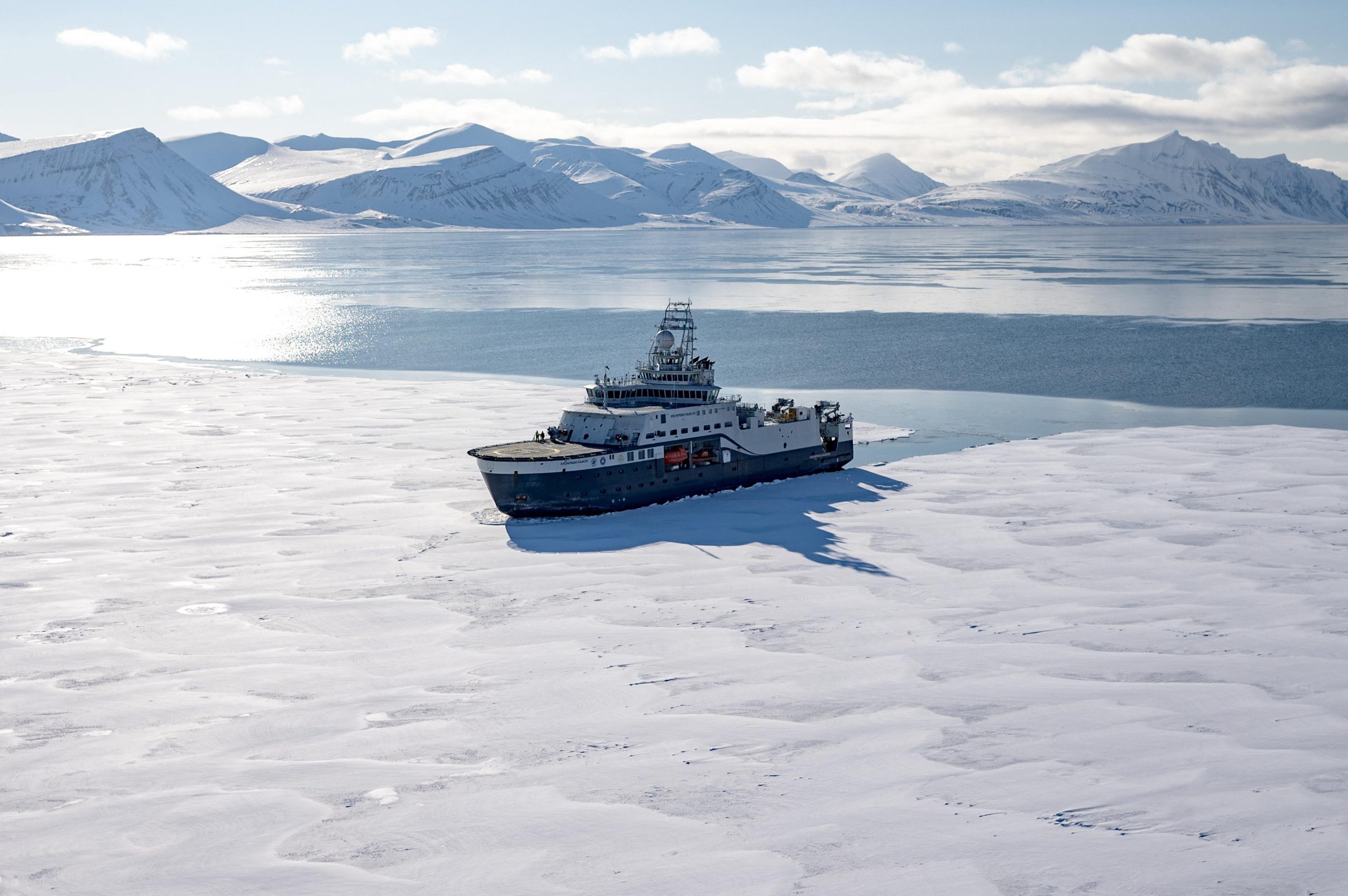 There's an Internet Bottleneck in the Middle East — Is the Solution at the North Pole?
