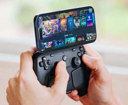 This accessory attaches a Steam Controller to your phone — or almost anything else
