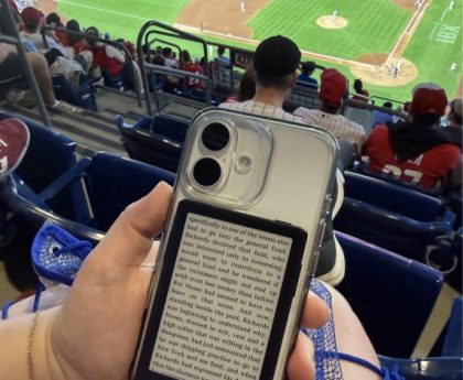 This Compact Magnetic E-Reader May Prevent Doomscrolling