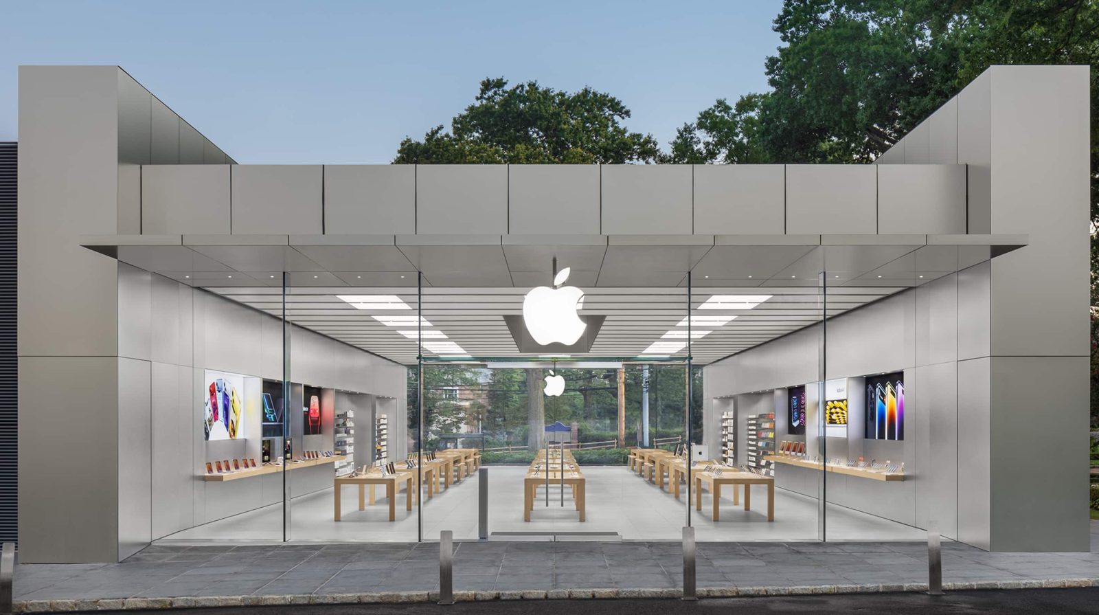 Three Individuals Encounter Allegations for Forceful Seizure of Vehicle Carrying $1.2 Million in Apple Merchandise