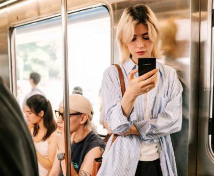 Three Portable E-Readers Perfect for On-the-Go Reading