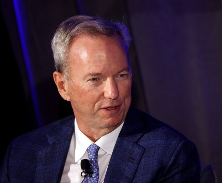 University of Arizona Students Boo Eric Schmidt's AI Advocacy During Commencement