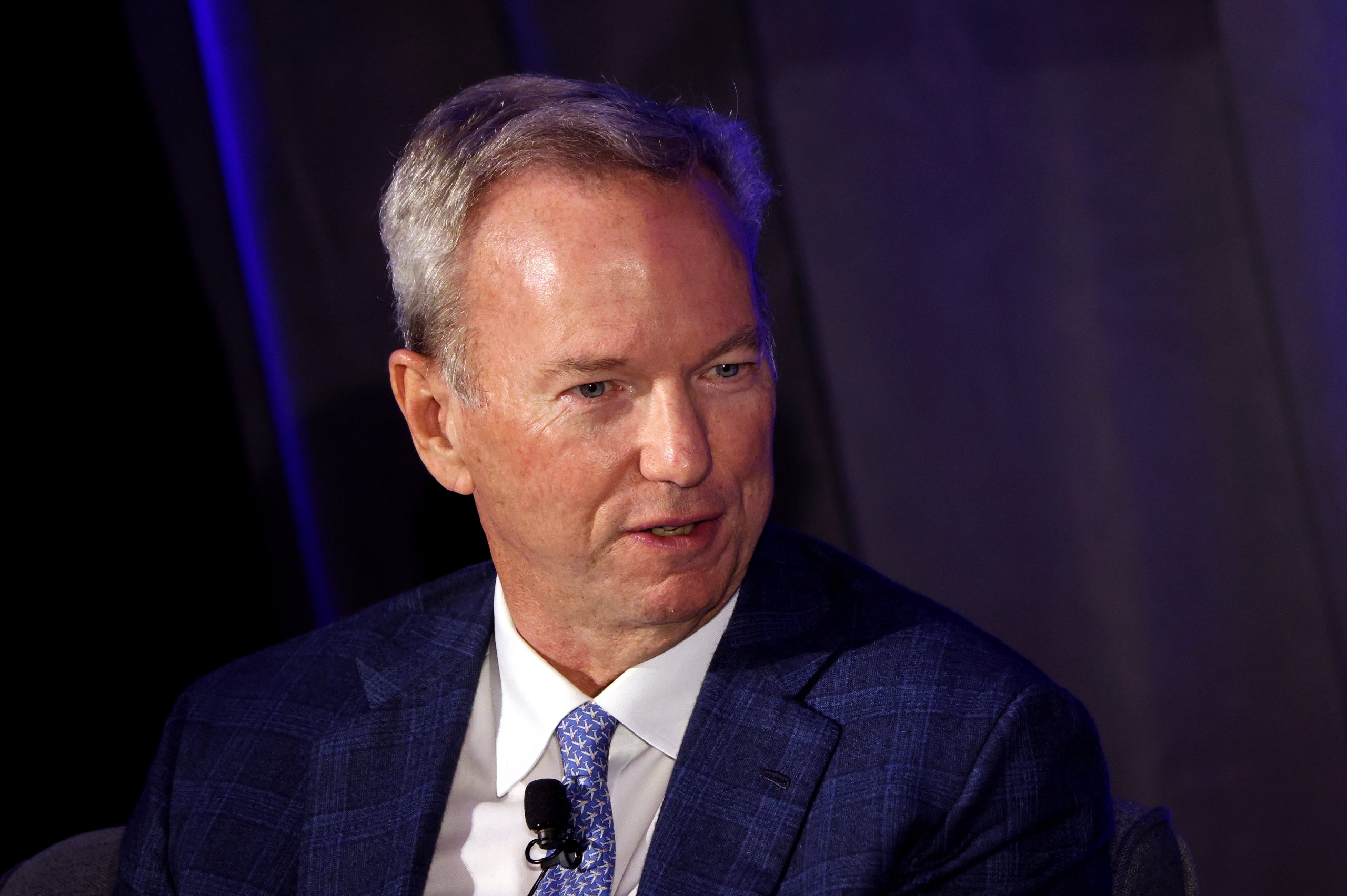 University of Arizona Students Boo Eric Schmidt's AI Advocacy During Commencement