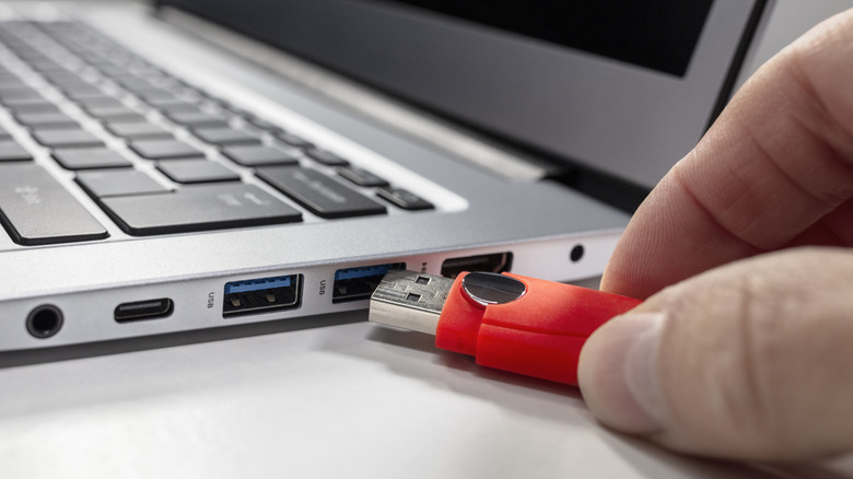 USB Port Colors That Remain Constantly Active